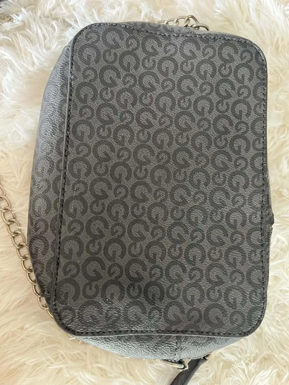 GBG Los Angeles Logo Print Black Crossbody Bag with Chain Strap